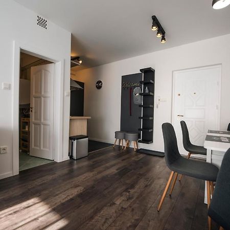 Ferienwohnung Anavrin Apartman Free Parking Pécs Exterior foto