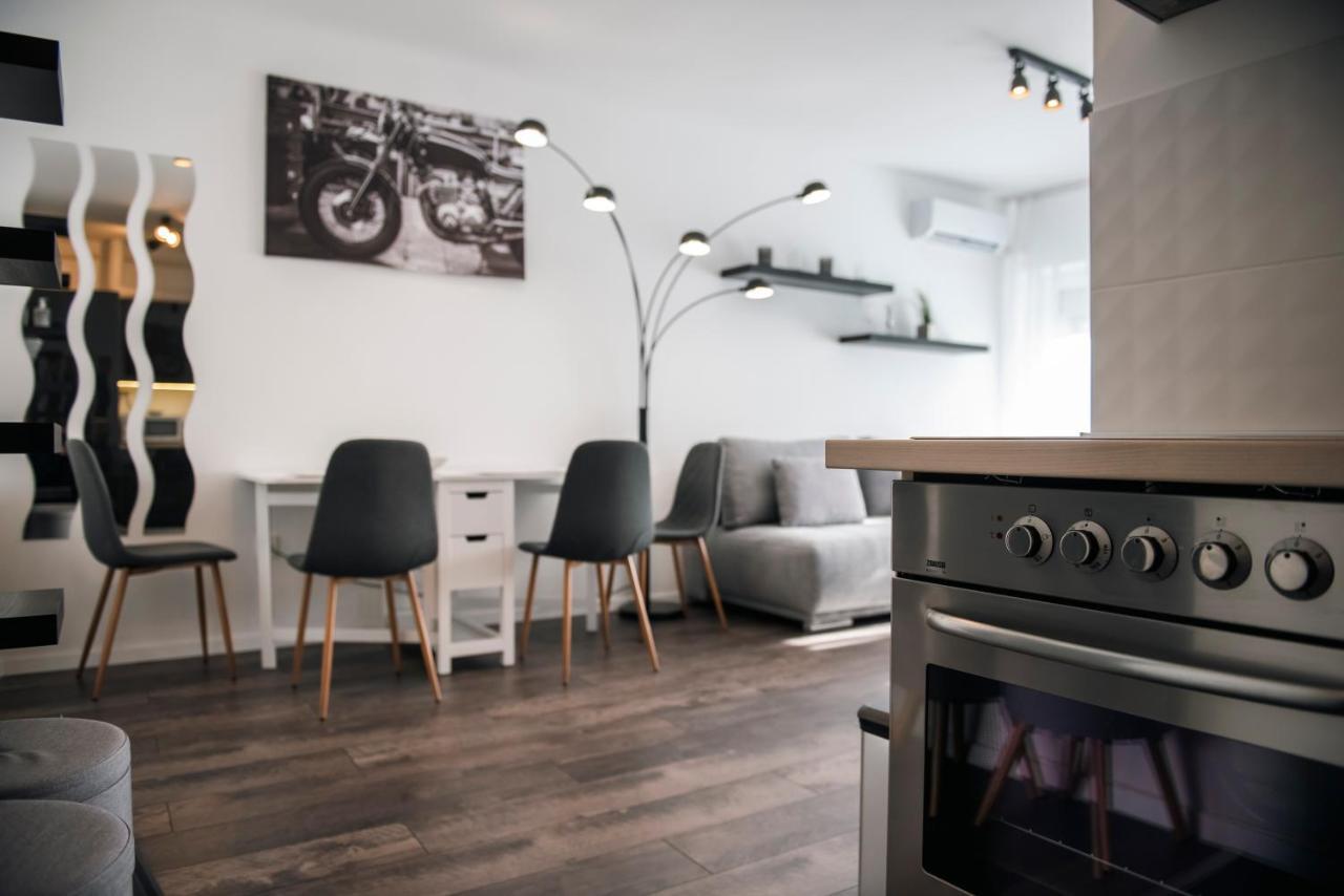 Ferienwohnung Anavrin Apartman Free Parking Pécs Exterior foto