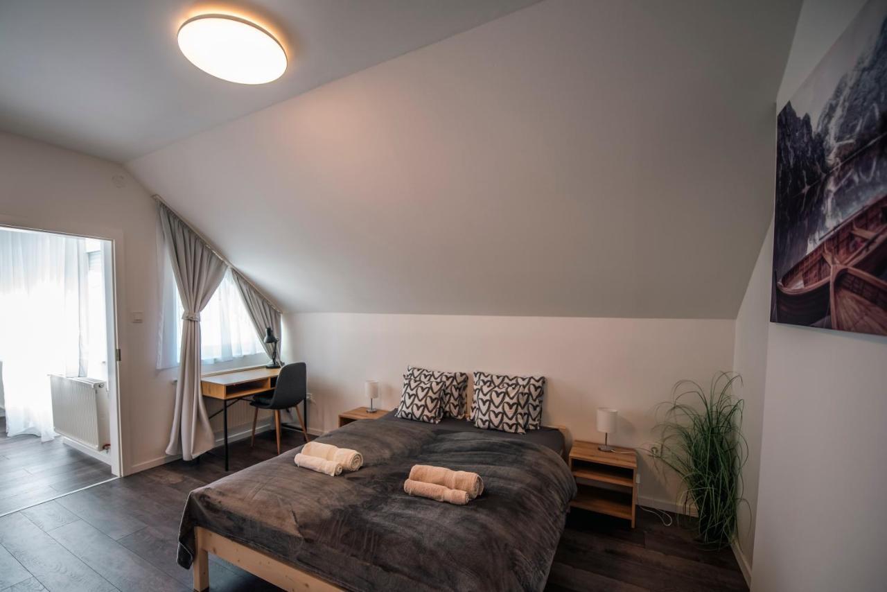 Ferienwohnung Anavrin Apartman Free Parking Pécs Exterior foto
