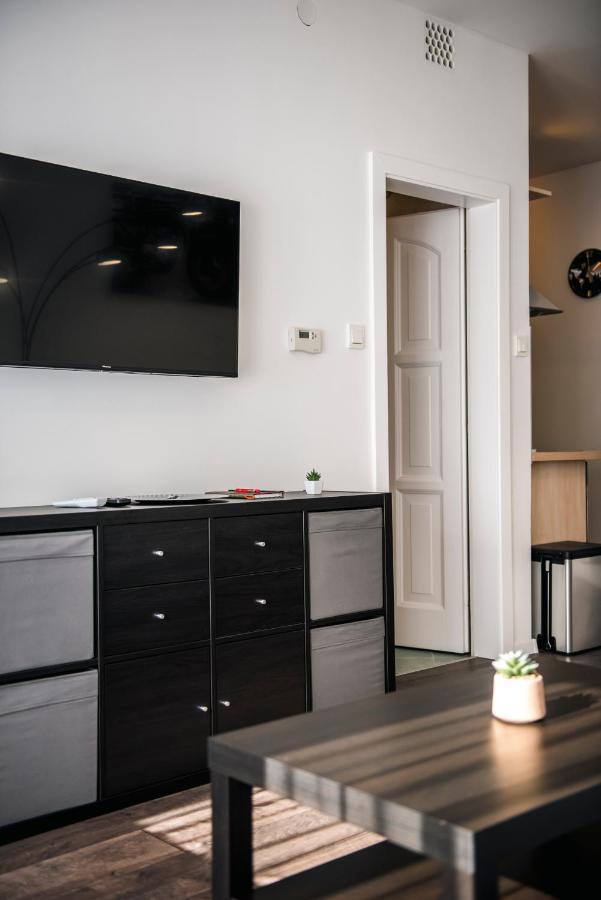 Ferienwohnung Anavrin Apartman Free Parking Pécs Exterior foto