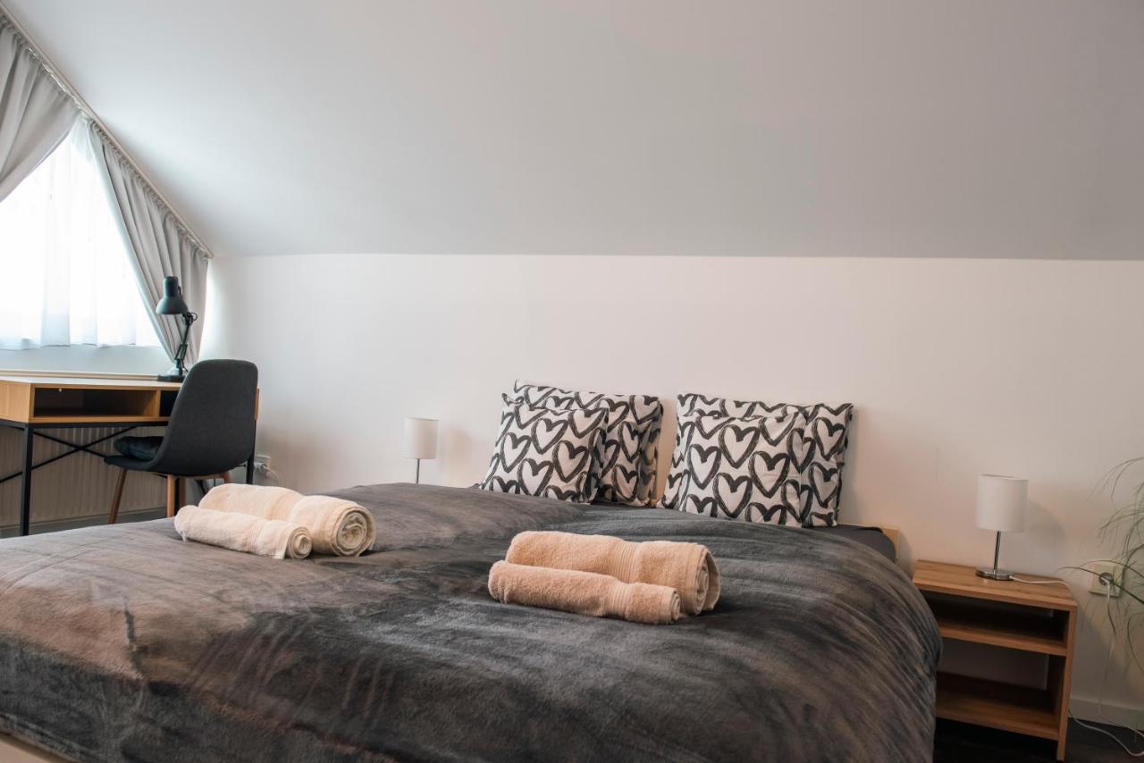 Ferienwohnung Anavrin Apartman Free Parking Pécs Exterior foto