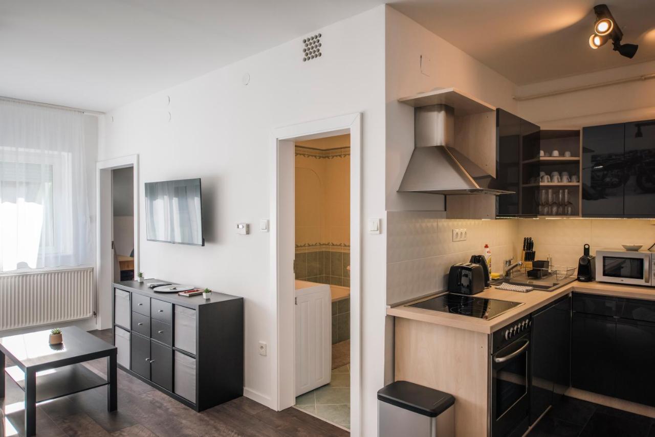 Ferienwohnung Anavrin Apartman Free Parking Pécs Exterior foto