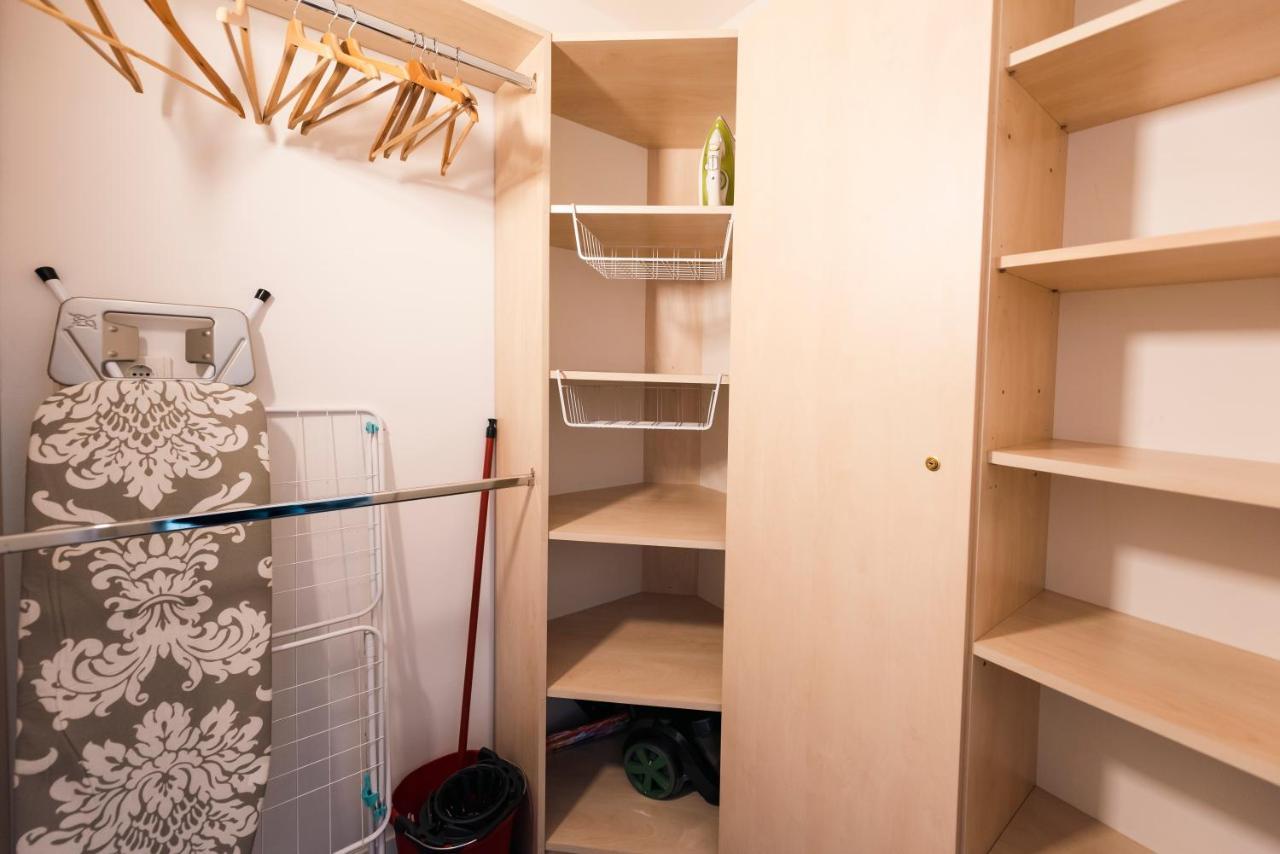 Ferienwohnung Anavrin Apartman Free Parking Pécs Exterior foto