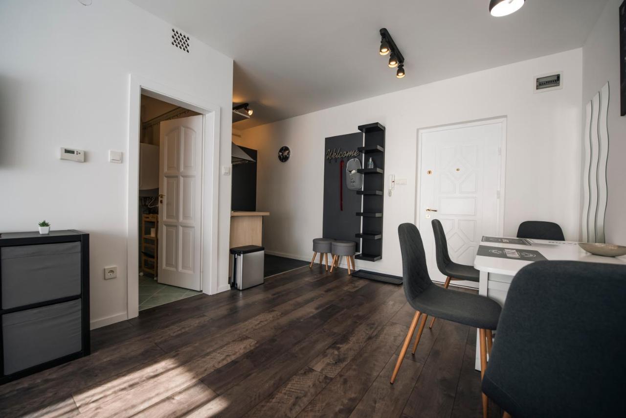 Ferienwohnung Anavrin Apartman Free Parking Pécs Exterior foto