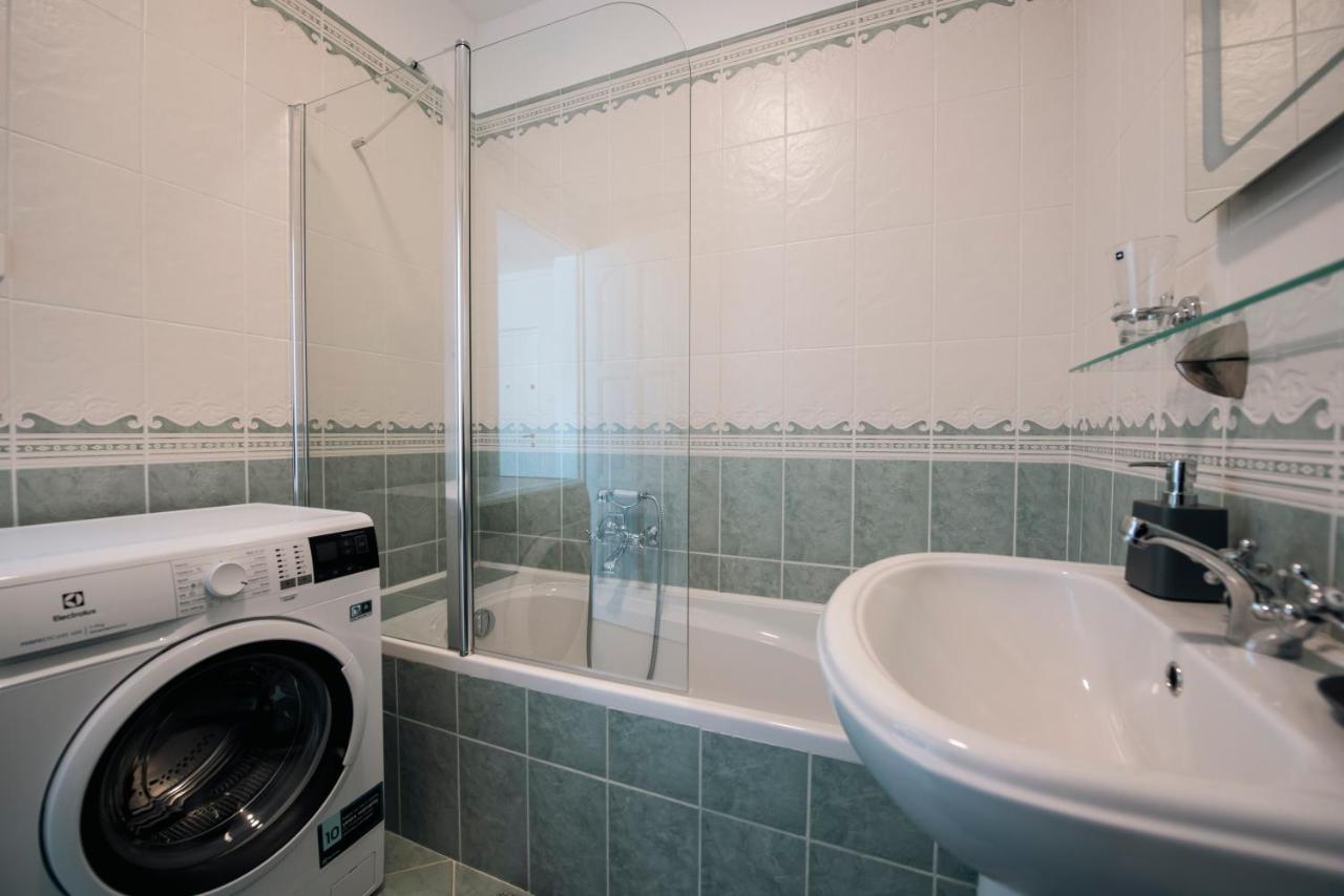 Ferienwohnung Anavrin Apartman Free Parking Pécs Exterior foto