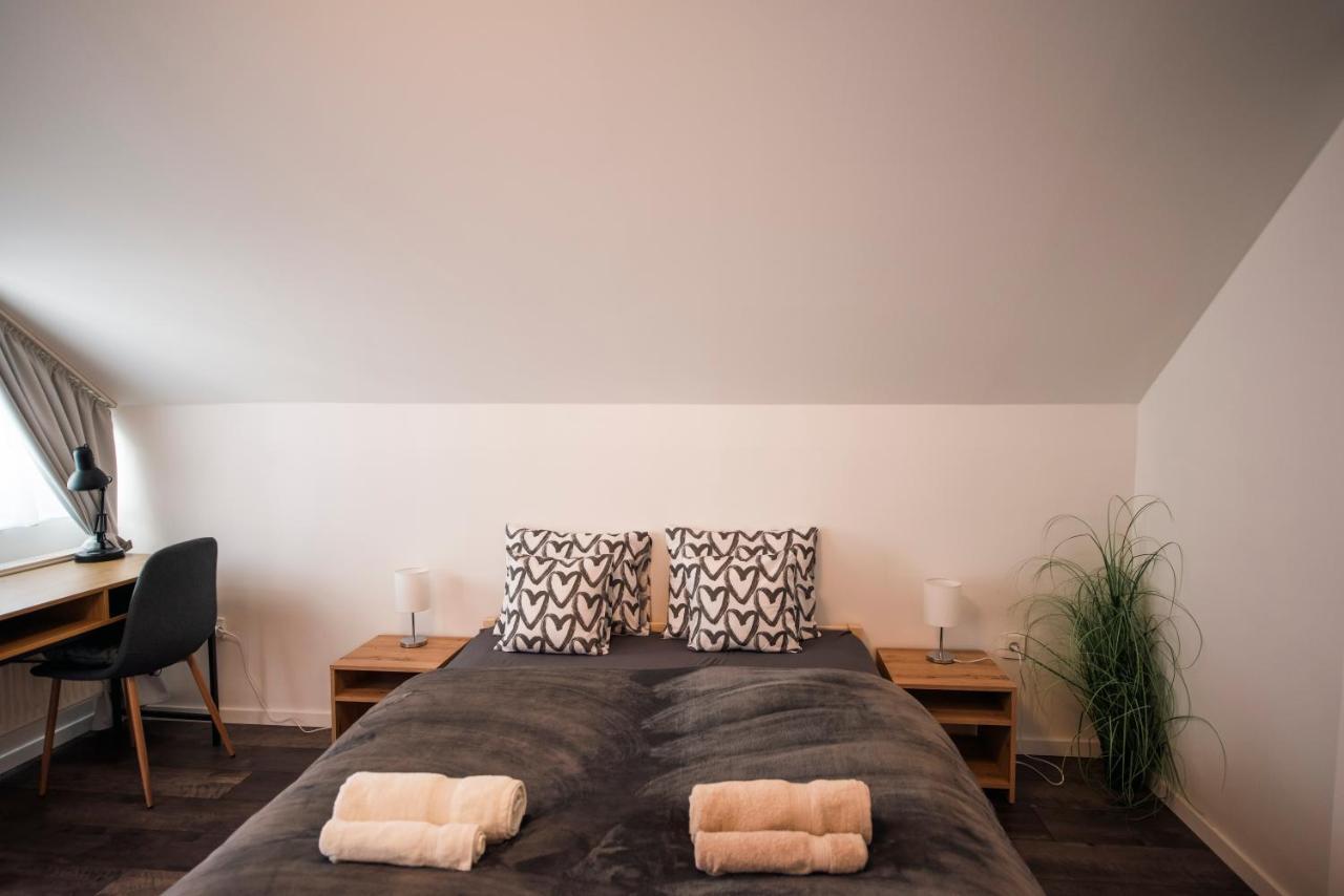 Ferienwohnung Anavrin Apartman Free Parking Pécs Exterior foto